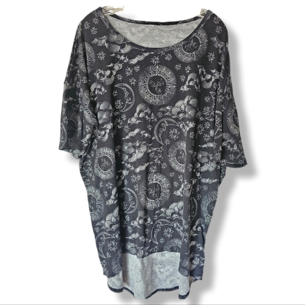 LulaRoe Irma Top Sz 3X Celestial Sun Moon Stars Plus Size Witchy Whimsigoth - Picture 2 of 7